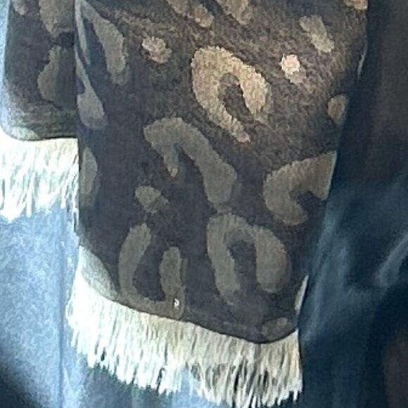 Reversible Leopard animal print silky black/silver scarf-wrap artsy Parisian - Picture 7 of 7